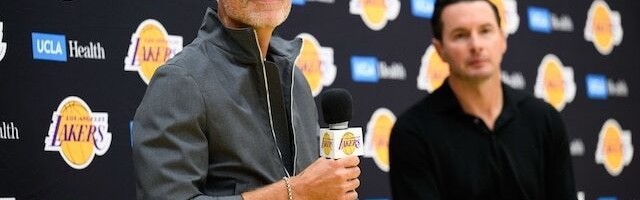 9393体育平台-曝湖人满意现有阵容！将专注买断市场 与多位球星有传闻但预计无动作|詹姆斯|洛杉矶湖人队|NBA常规赛|nba|交易_新浪体育_新浪新闻