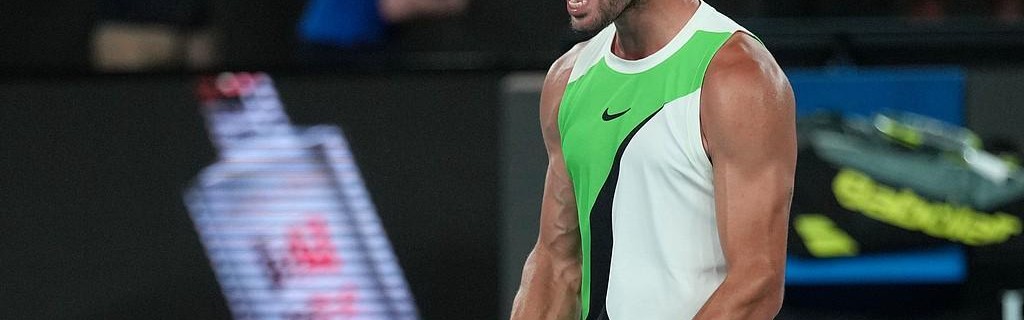 9393体育官方网站-五场一盘未失，阿尔卡拉斯3-0德米纳尔生涯首进澳网男单四强