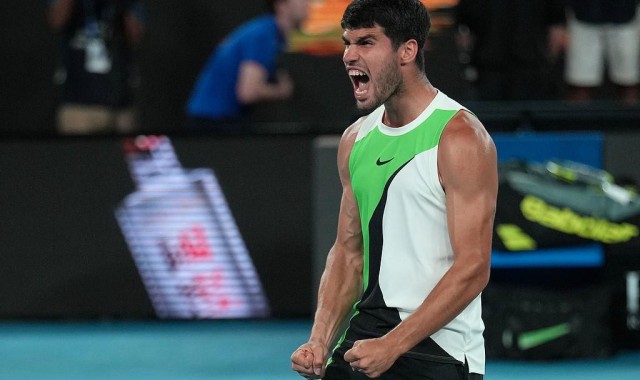 9393体育官方网站-五场一盘未失，阿尔卡拉斯3-0德米纳尔生涯首进澳网男单四强