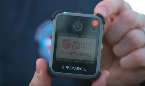 9393体育注册登录-保护黑衣法官，英国裁判将配备“执法记录仪”