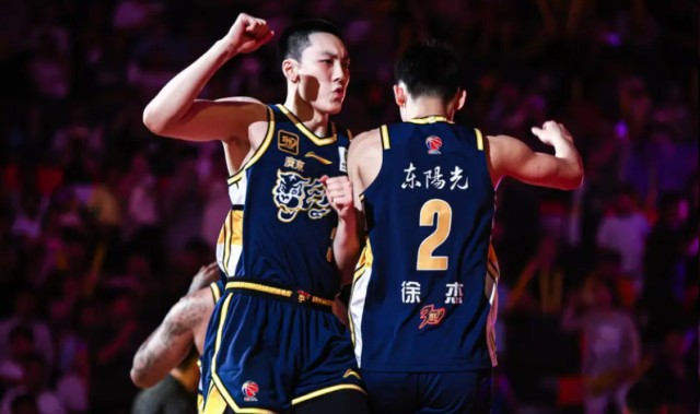 9393体育官方网站-终于找到化学反应！白矮皆得分上双，杜锋手握甜蜜赛程助双枪磨合