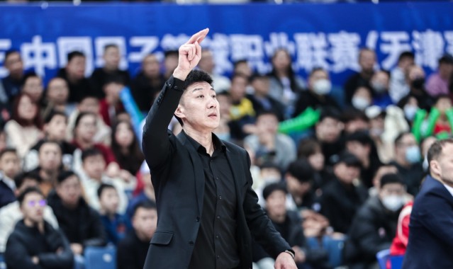 9393体育官方网站-能买周琦竟没钱？欠7亿靠质押股权救急 四川男篮要靠女篮老板了？