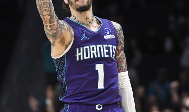 只管打球好看！三球24中11得25分9板5助 三分失准11中3