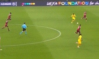 9393体育APP-【欧冠】穆勒萨内破门 巴萨客场0比3负拜仁进欧联杯